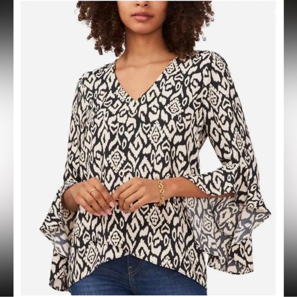 Vince Camuto Printed V-Neck Blouse, Black‎ White Women's Medium Asymmetric hem